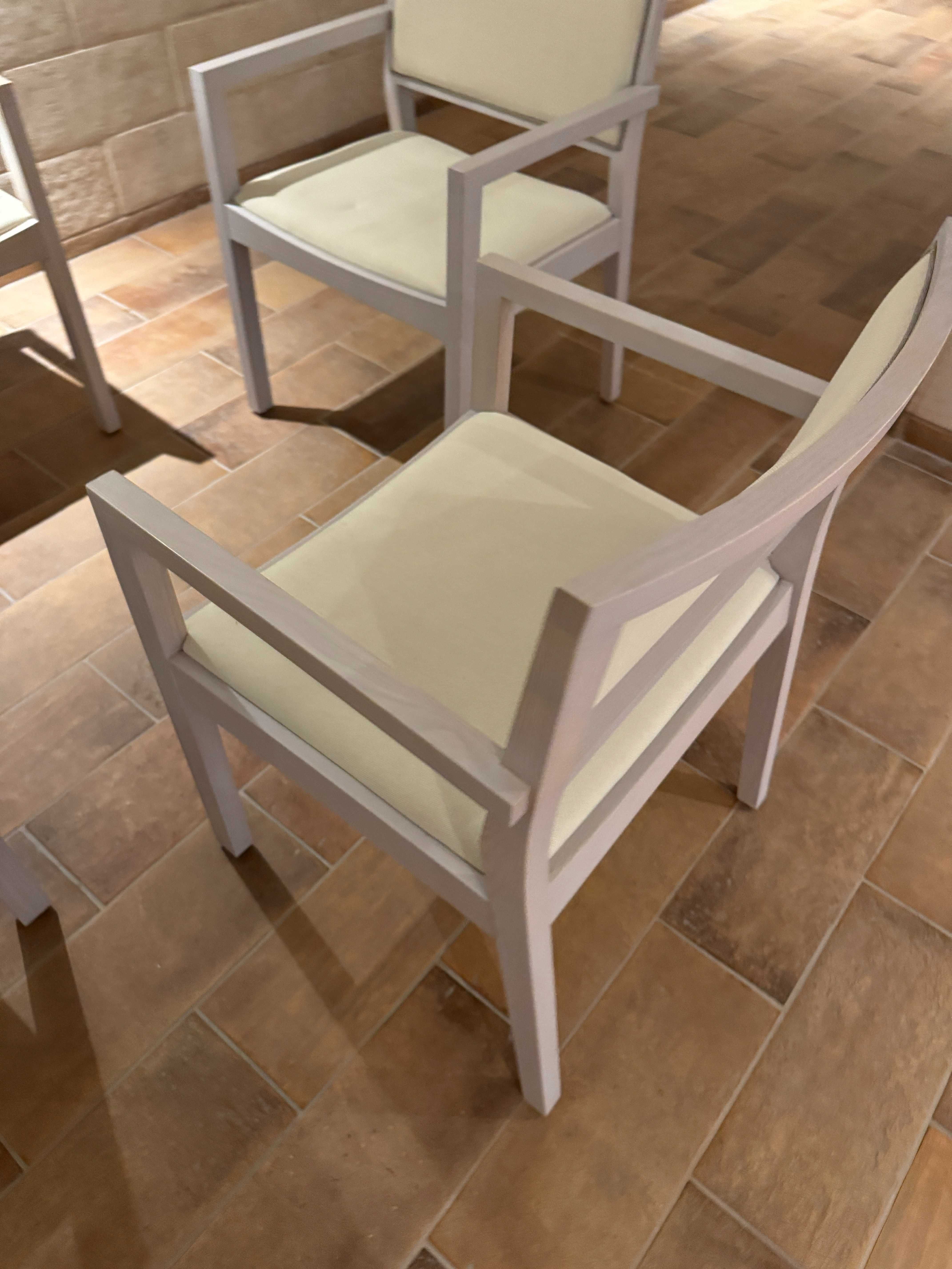 White Wooden Chair Set - Cadeiras de Madeira Branca