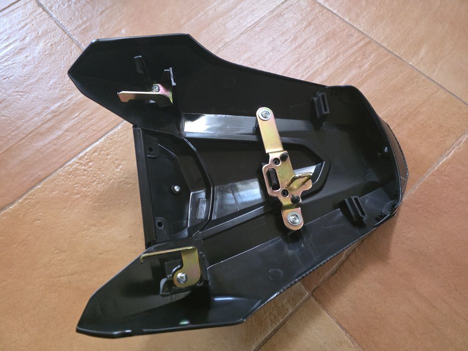 Tampa banco traseiro cb650r 2021