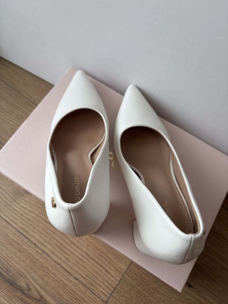 Buty na obcasie 36