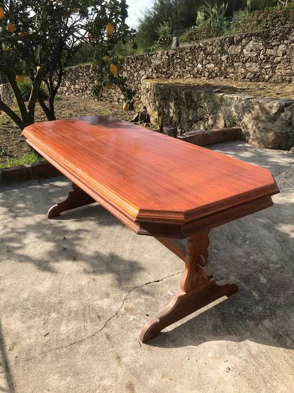 Móveis antigos para restauro