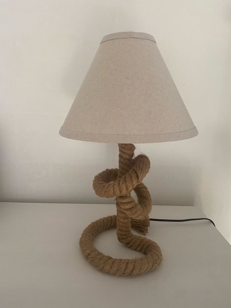 Candeeiro de mesa LED em linho