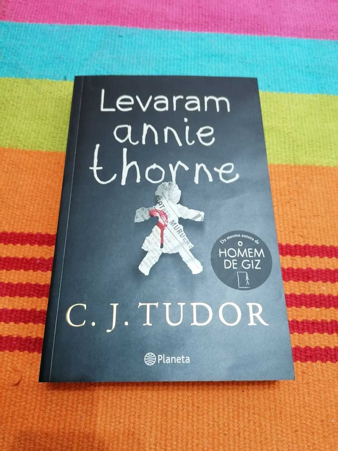 Levaram Annie Thorne, de C. J. Tudor