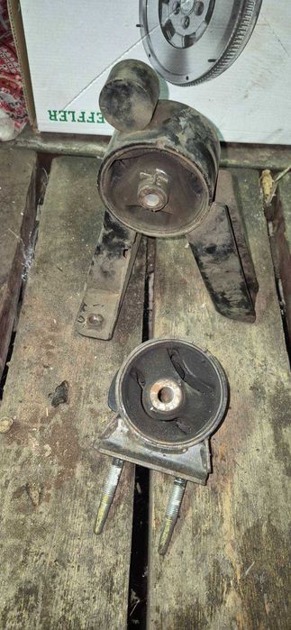 Suzuki Swift 
2005 2010 
Подушка мотора