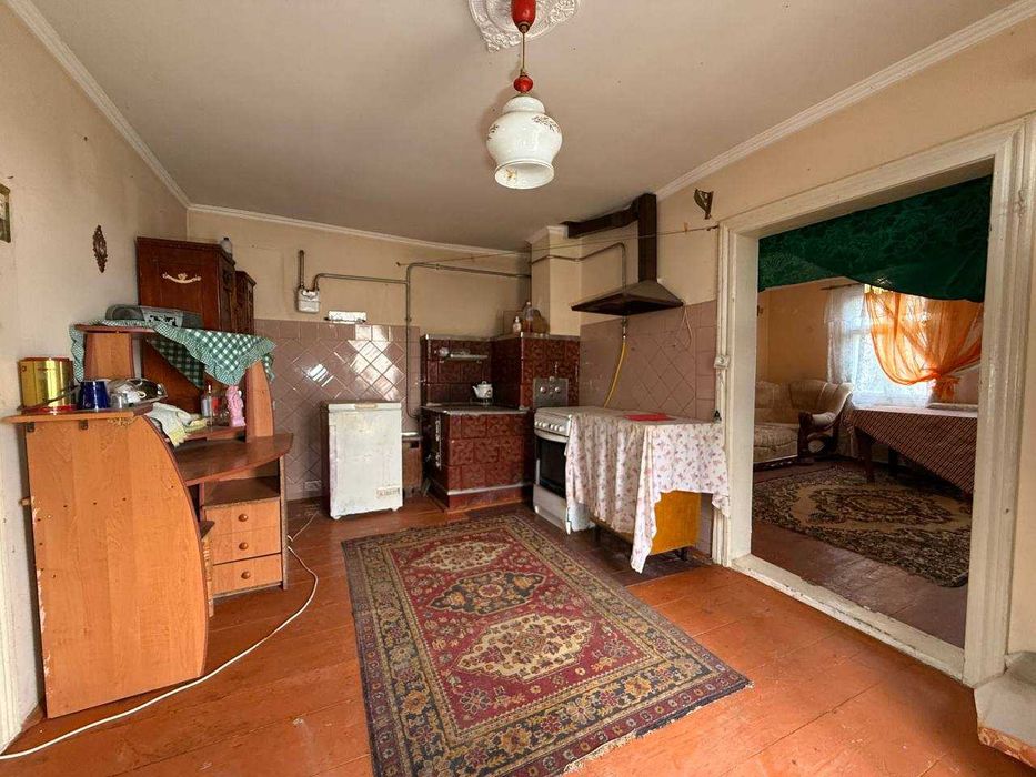 Продаж будинку з ділянкою