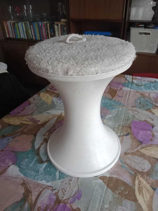 Taboret plastikowy