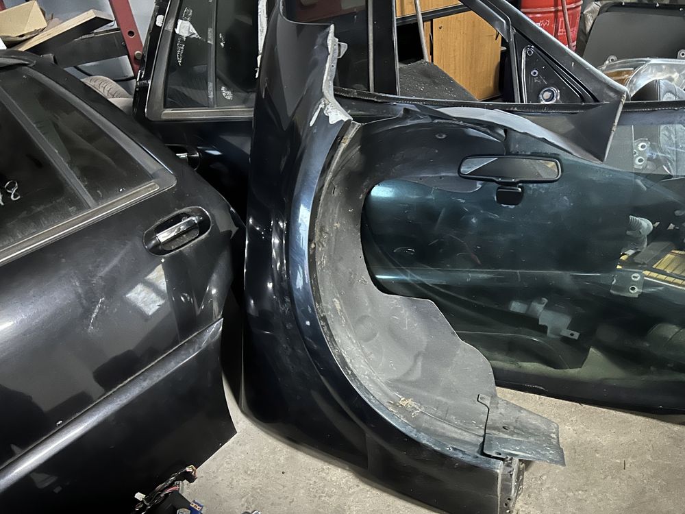 Lincoln Navigator 2004-06 drzwi  czarne
