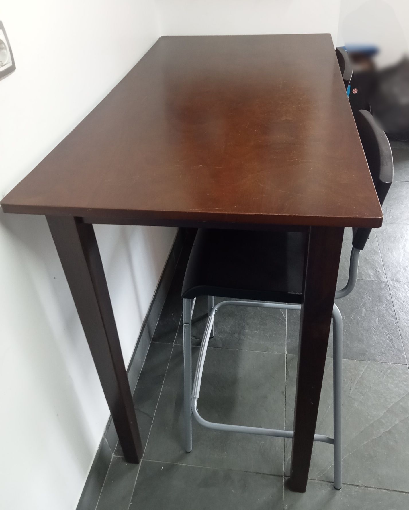 Mesa e cadeiras altas IKEA conjunto