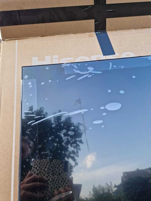 Nowy uszkodzony telewizor Hisense 55 cali 55U6NQ pęknięta matryca