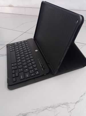 Etui do tabletu z klawiaturą trzy ustawienia