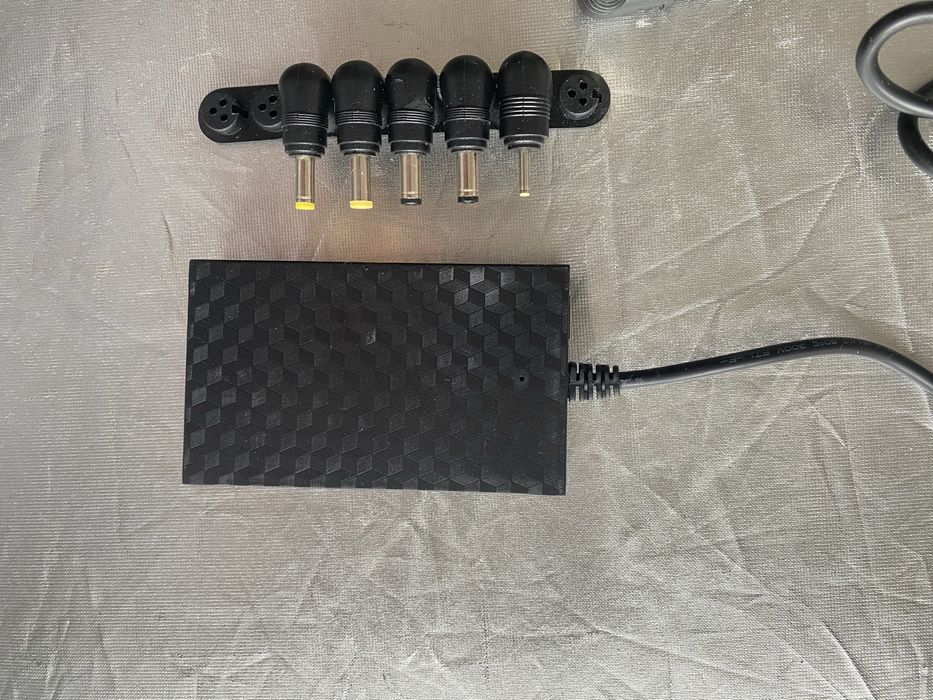 Універсальний адаптер для ноутбука Gembird NPA-AC3, майже новий