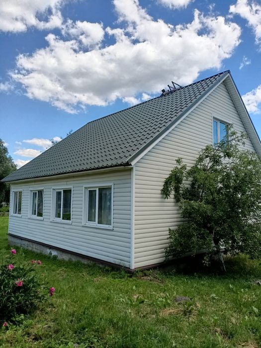 Будинок з гарною ділянкою