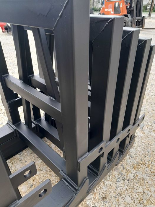 Mocny paleciak podnośnik widlak tuz do palet nowy na tył ciągnika