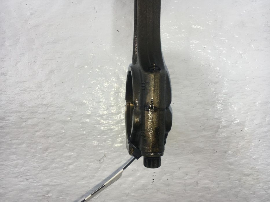 Шатун VOLVO XC60 2008-2013 (з поршнем, для двигуна D5244T) 31339269