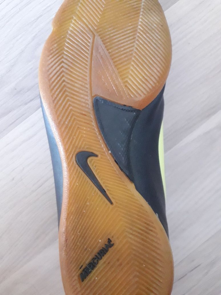 Buty sportowe piłkarskie halówki piłka nożna  Nike Mercurial roz. 33,5