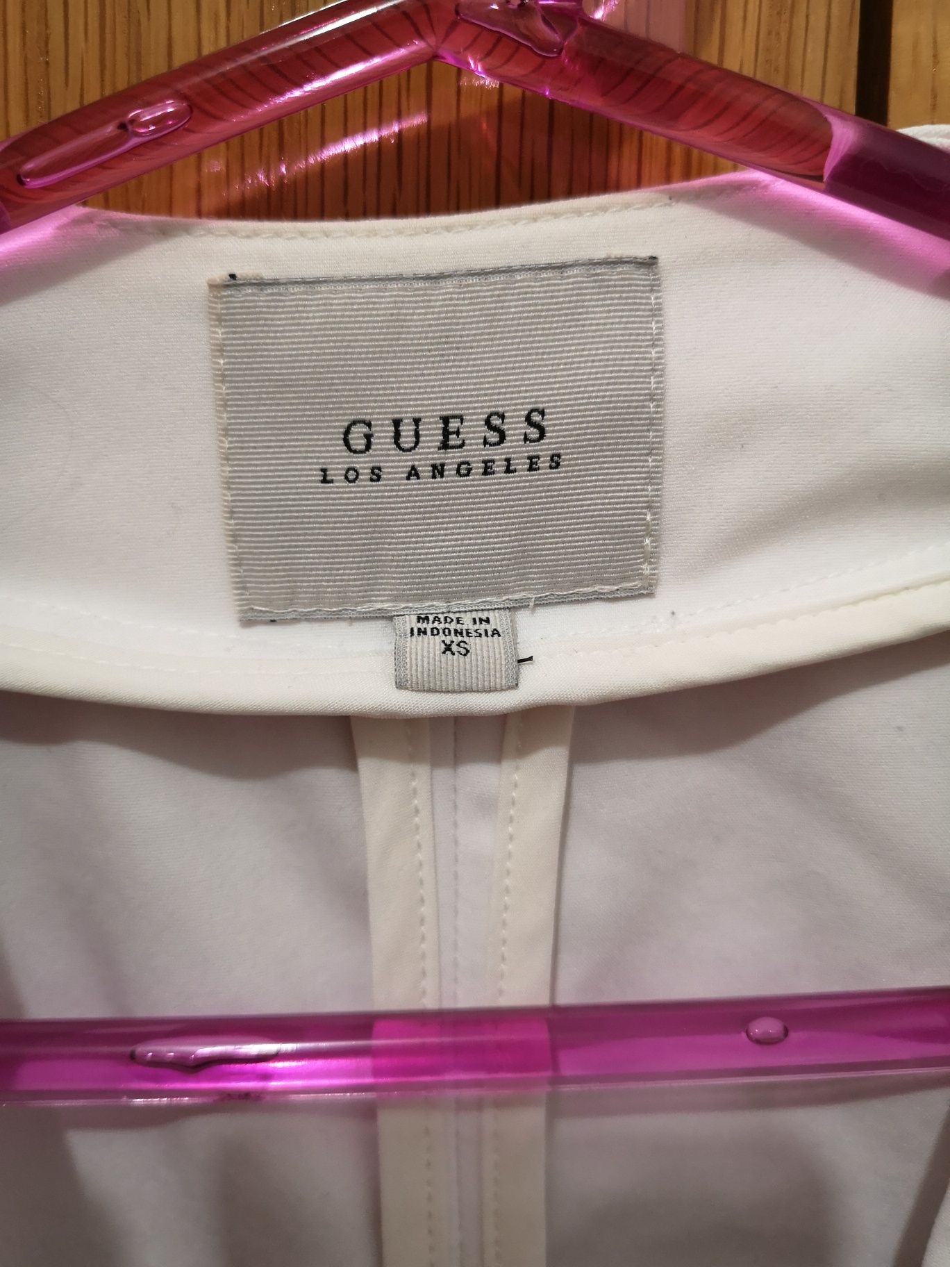 Blazer branco da Guess