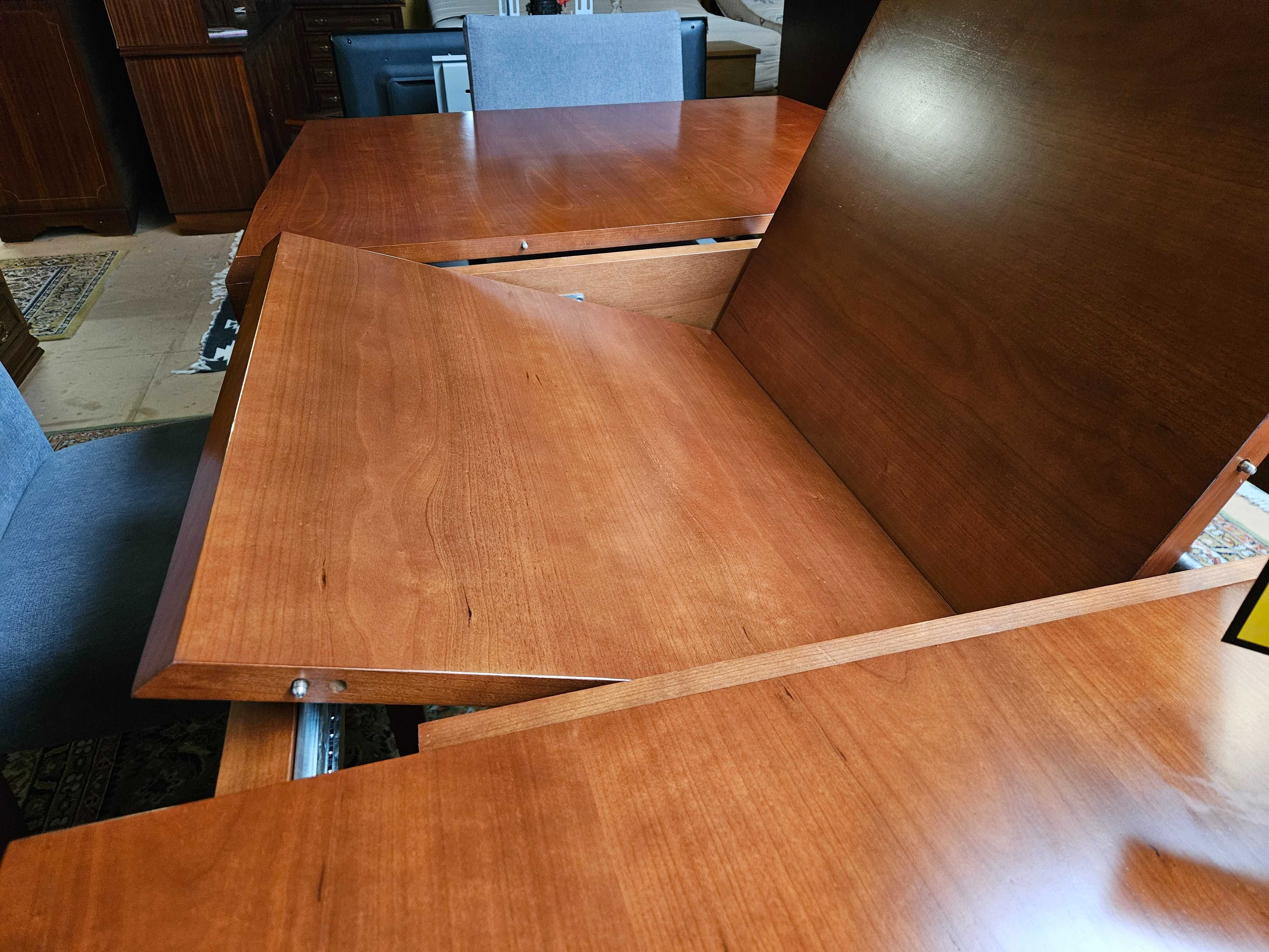 Mesa em madeira maciça - óptimo estado geral - Extensível - Só a