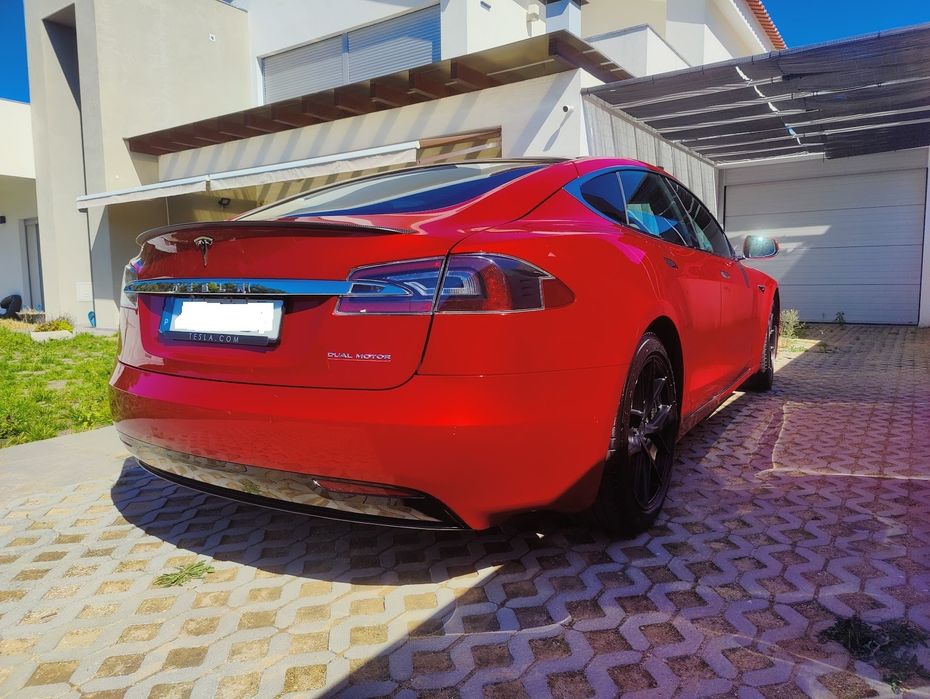 Tesla Model S Performance Raven