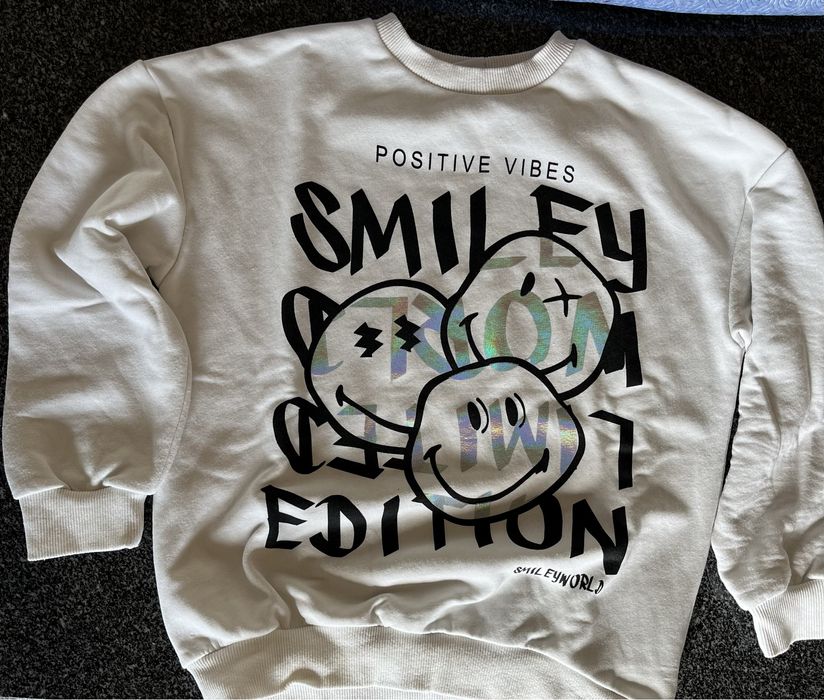 Sweat branca SmileyWorld,em bom estado