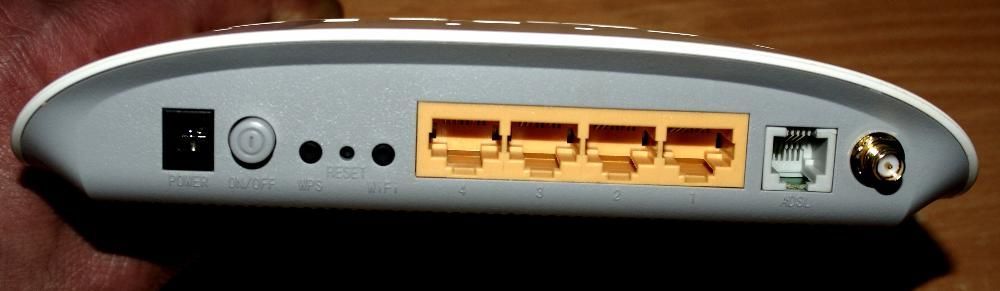Router TP-LINK model TD-W8951ND