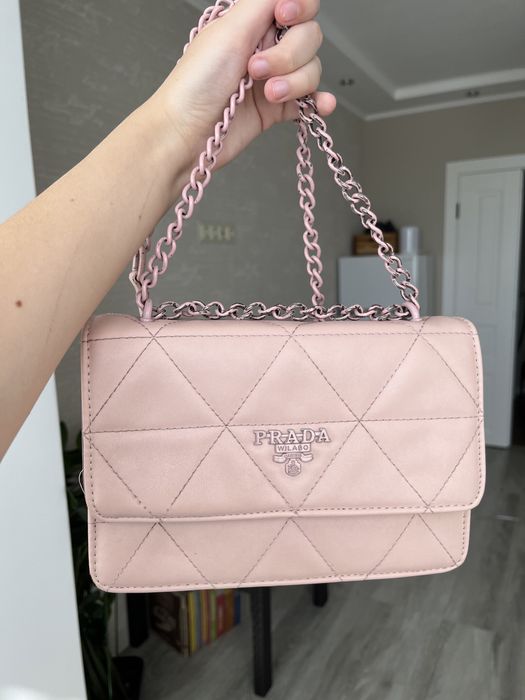 Сумка Prada у рожевому кольорі