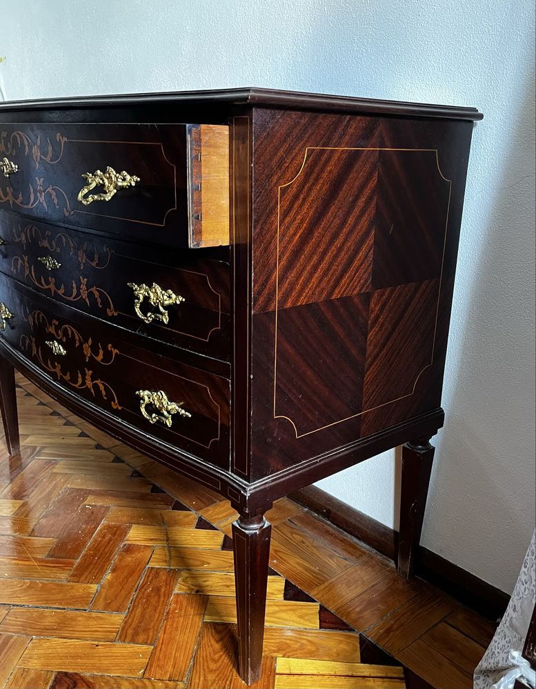 Conjunto mobilia de quarto (cama, cabeceira, armario e comoda)