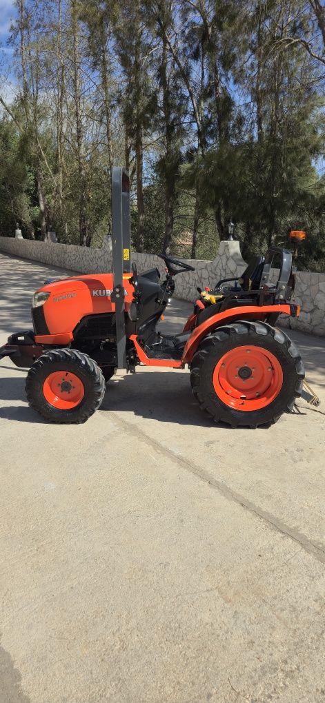 Trator Kubota B2650