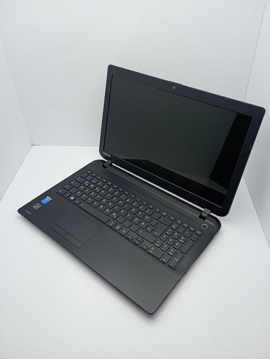 Toshiba C50  CPU:Intel Core i3-4005U Ram:8gb HDD:1000gb стан хороший
