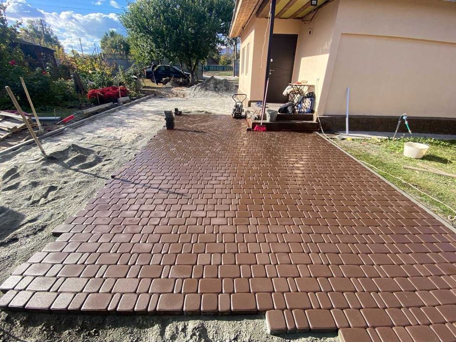 Укладання тротуарної плитики і граніту