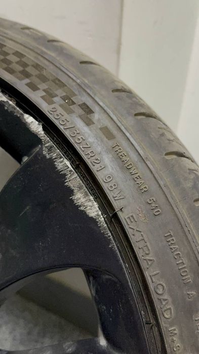 Диск з резиною на Tesla Model Y Performance 2023

Оригінальні 21 радіу