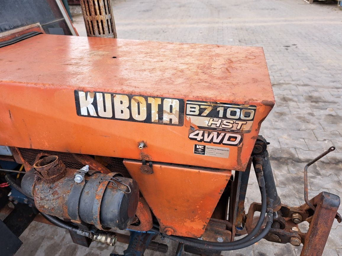 Ciągnik Kubota B7100