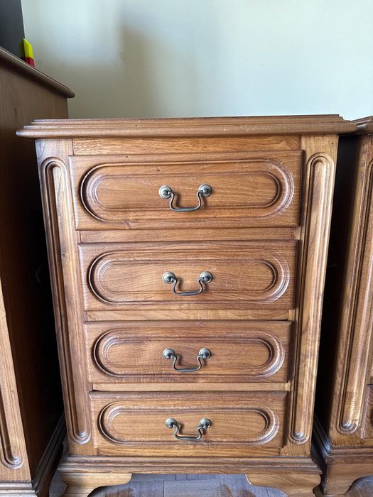 Conjunto de cómoda e mesinhas de cabeceira