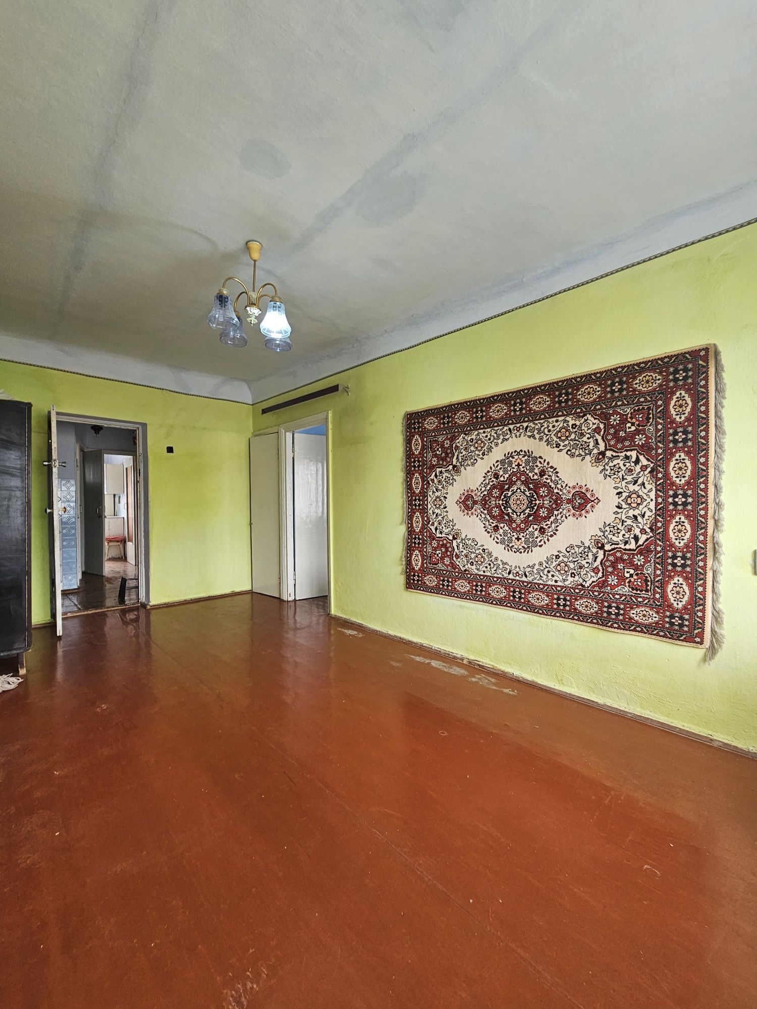 Продам 3 кімнатну квартиру в центрі міста