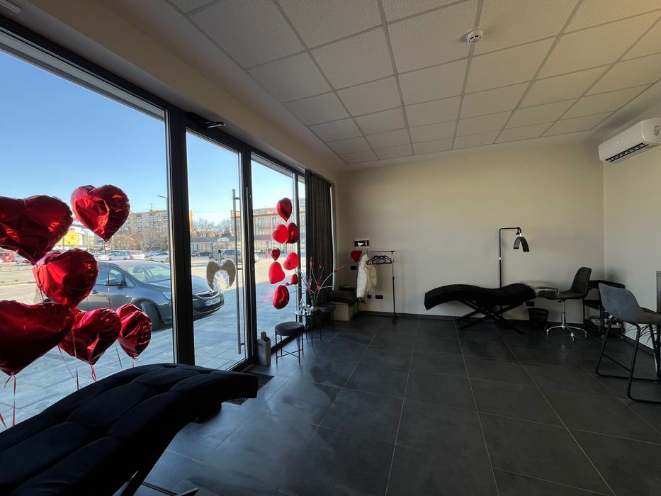 Продаж, діючий бізнес, салон краси з меблями. Терміново