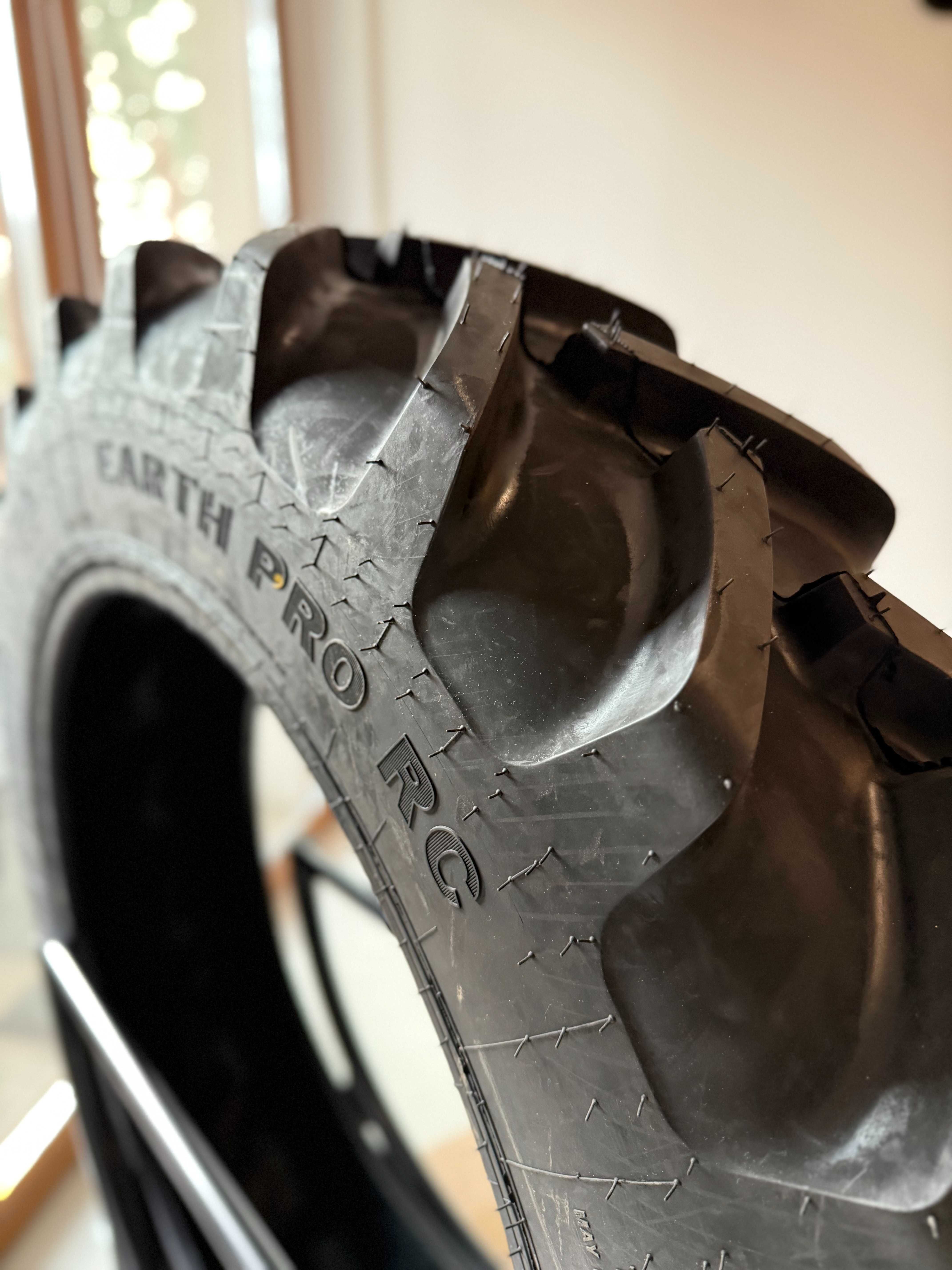 Opona Galaxy Earth Pro RC R-1 270/95R36  136D/139A8 TL