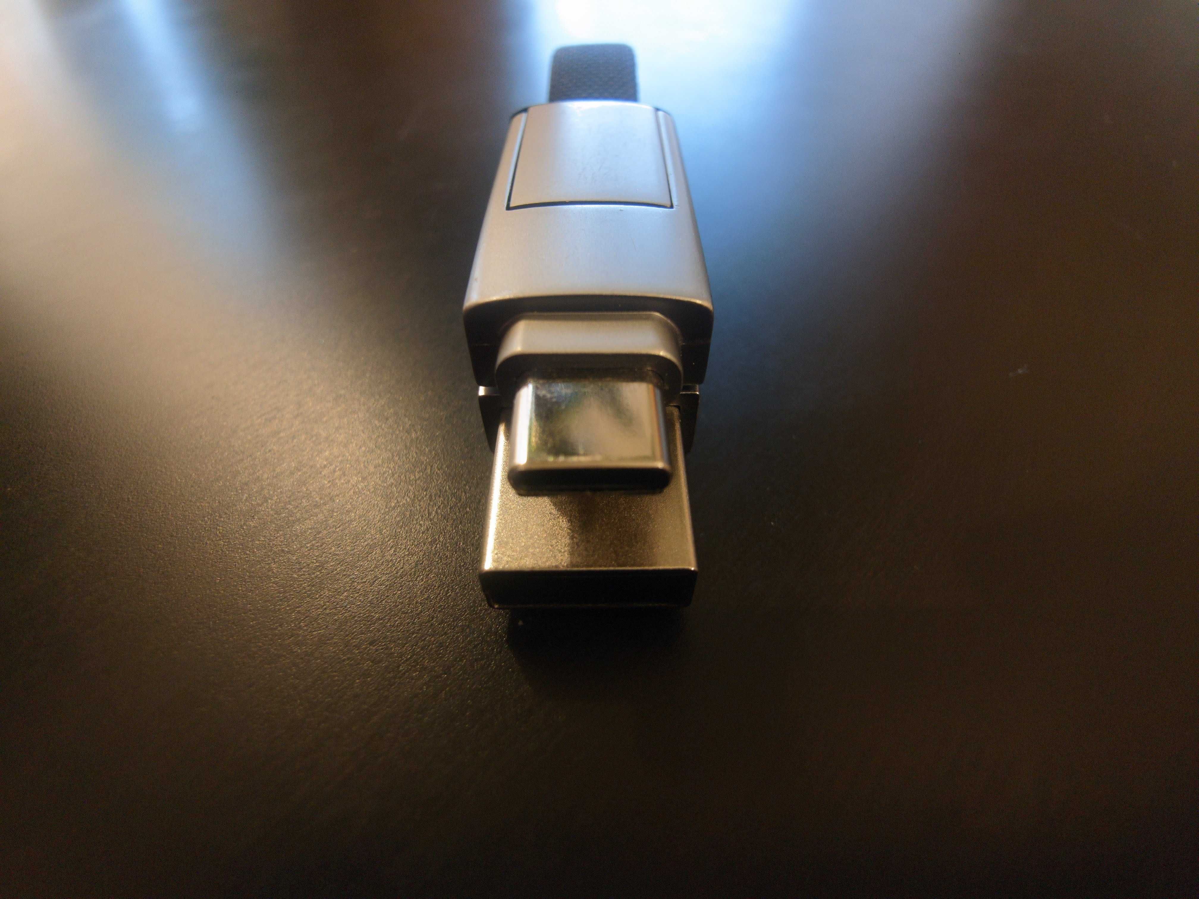 inCharge® 6 brelok z kablem do ładowania USB-C, Lightning, Micro-USB
