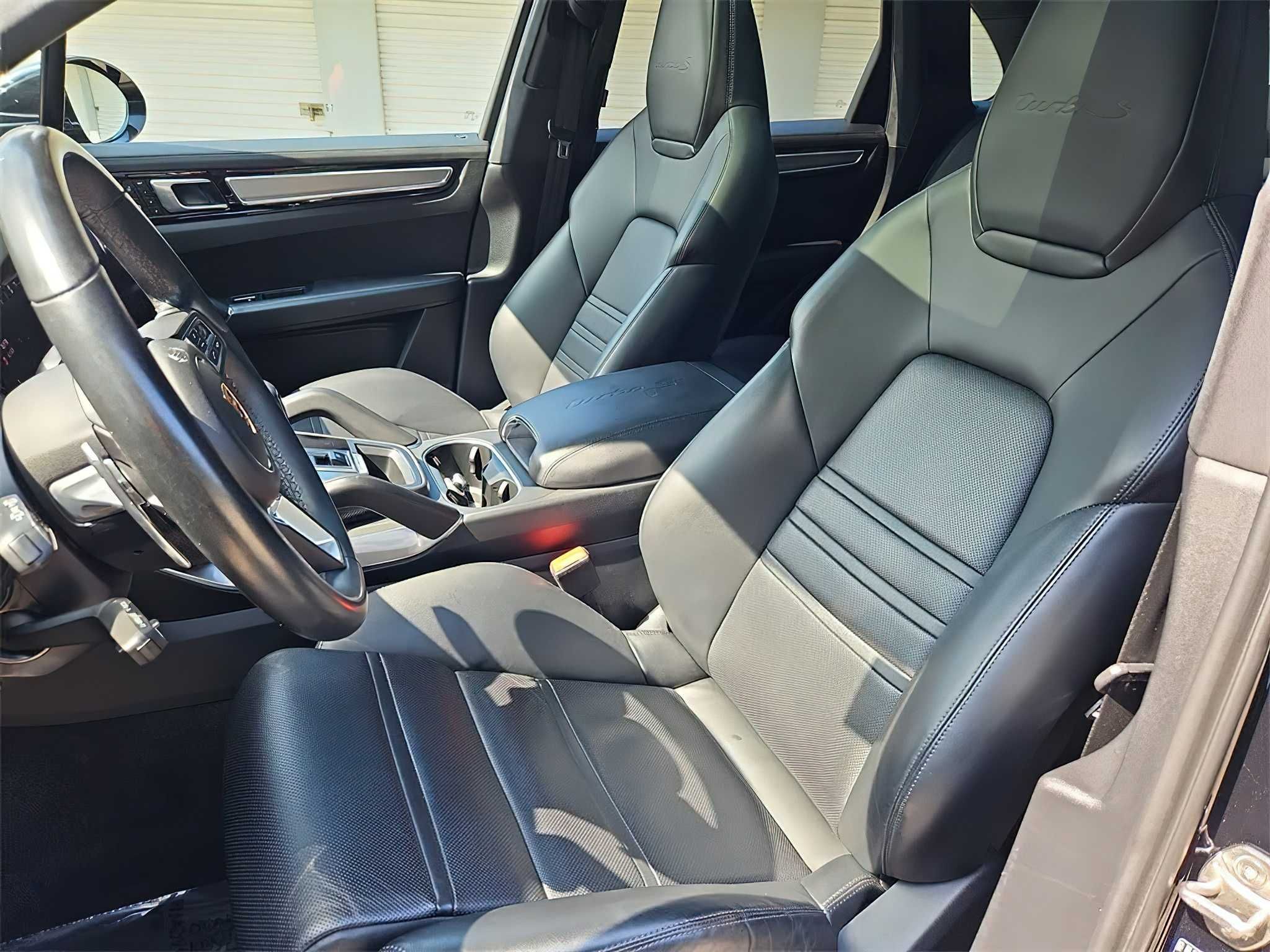 Porsche Cayenne Hybrid E-Hybrid      2020