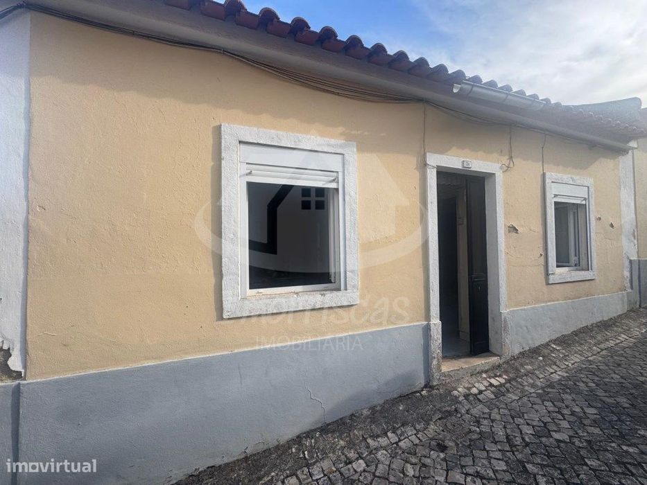 Moradia T2 térrea em Fanhões, Loures