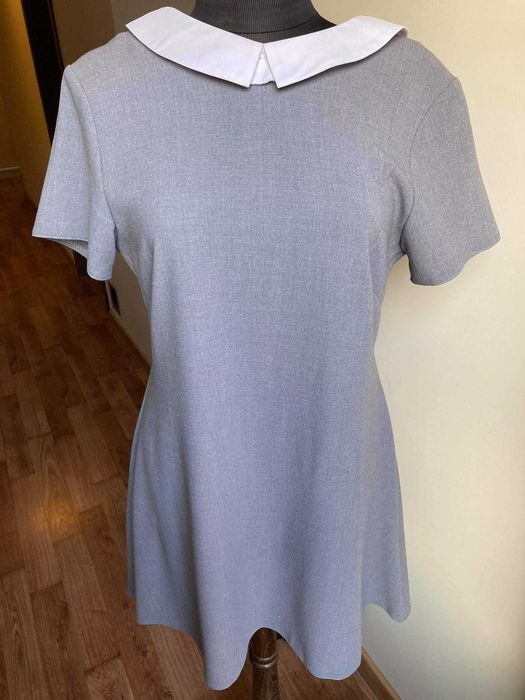 Szara elegancka sukienka z kołnierzykiem