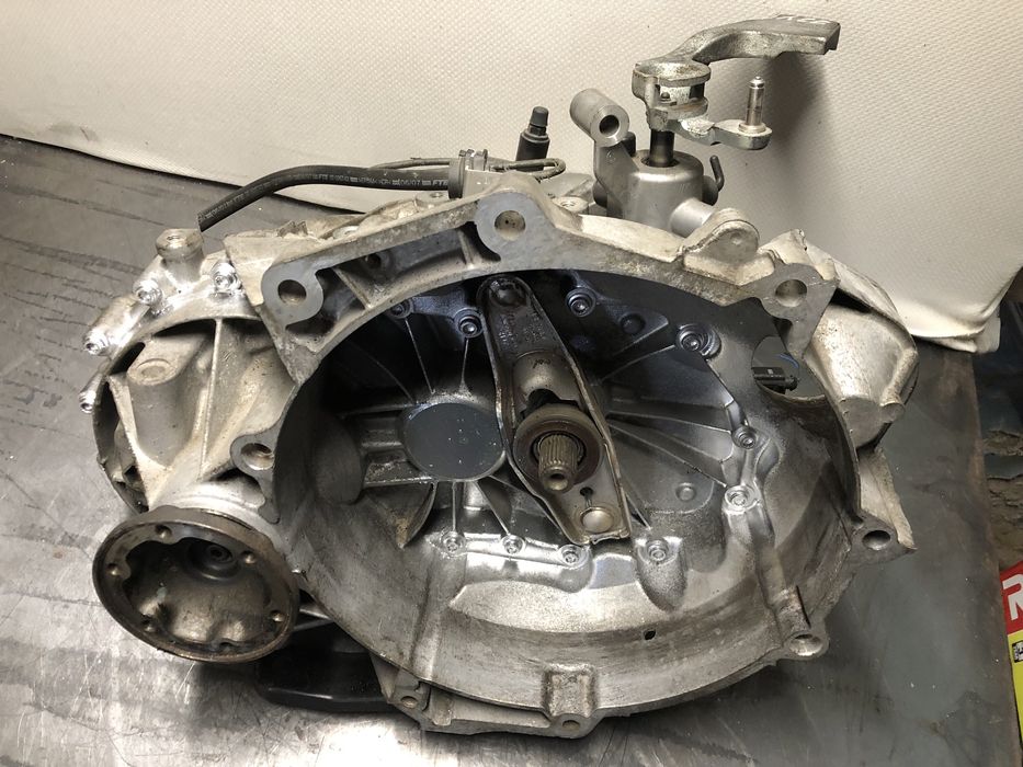Коробка передач кпп VW 1.6 FSI Touran Caddy passat b6 JJY HPB GQG