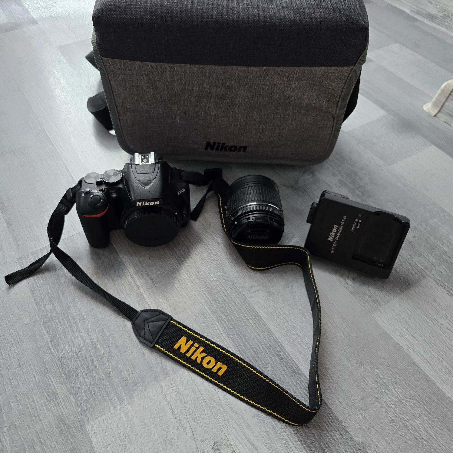 Aparat lustrzanka Nikon D3500 obiektyw torba zestaw