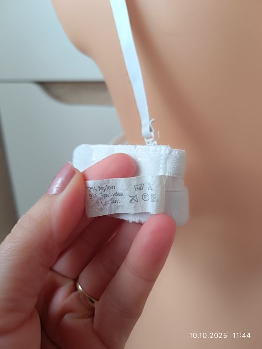 1. Stanik ecru 44/100 D