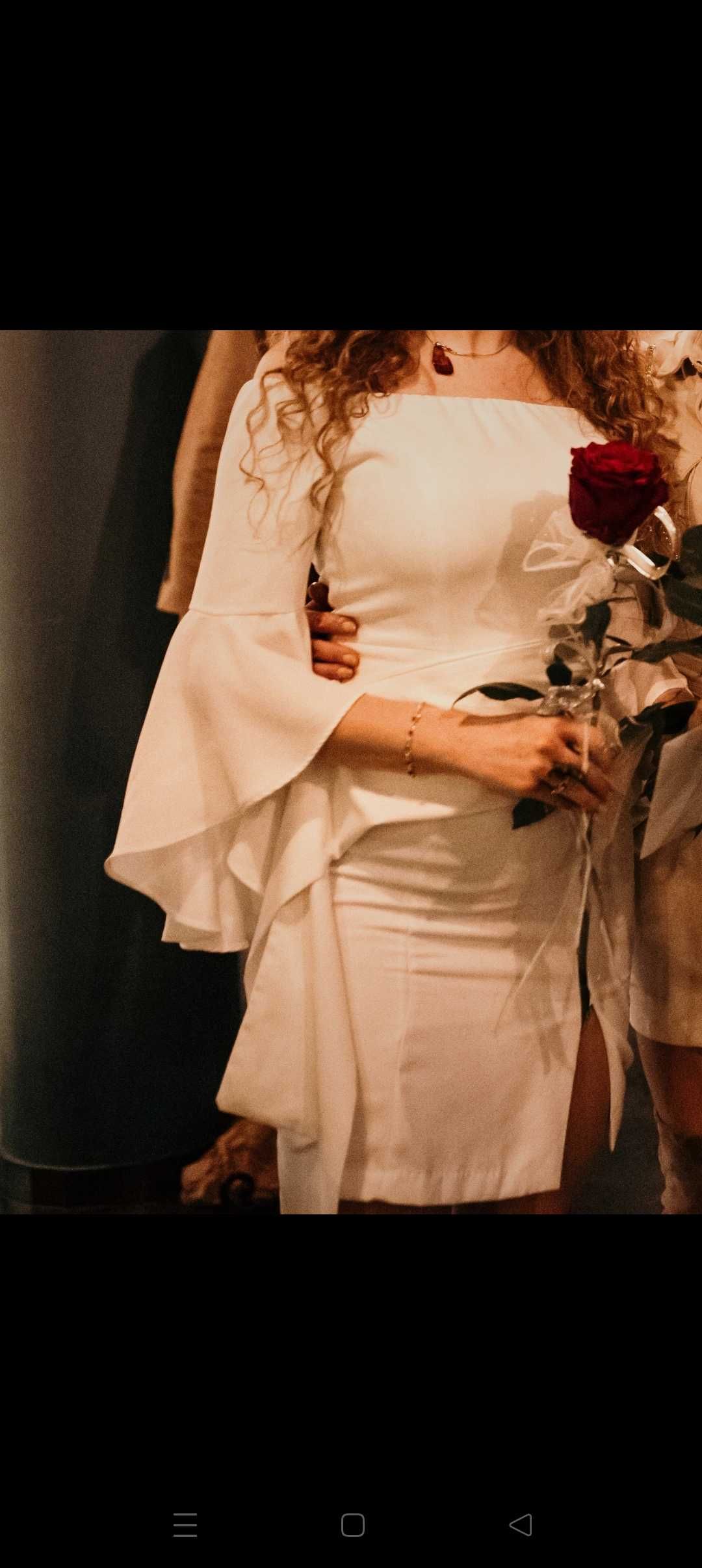 Sukienka z wycięciem na środku biała Boho na ślub wesele