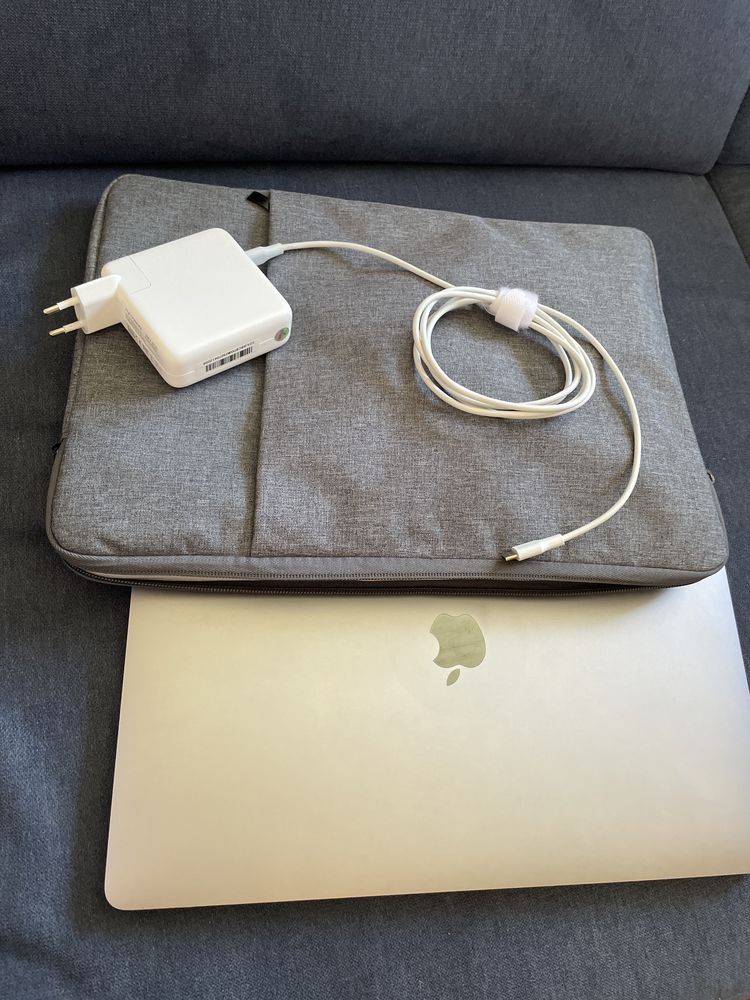 Macbook pro 15” z 2018