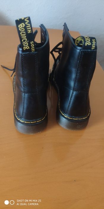 Botas pretas usadas uma vez