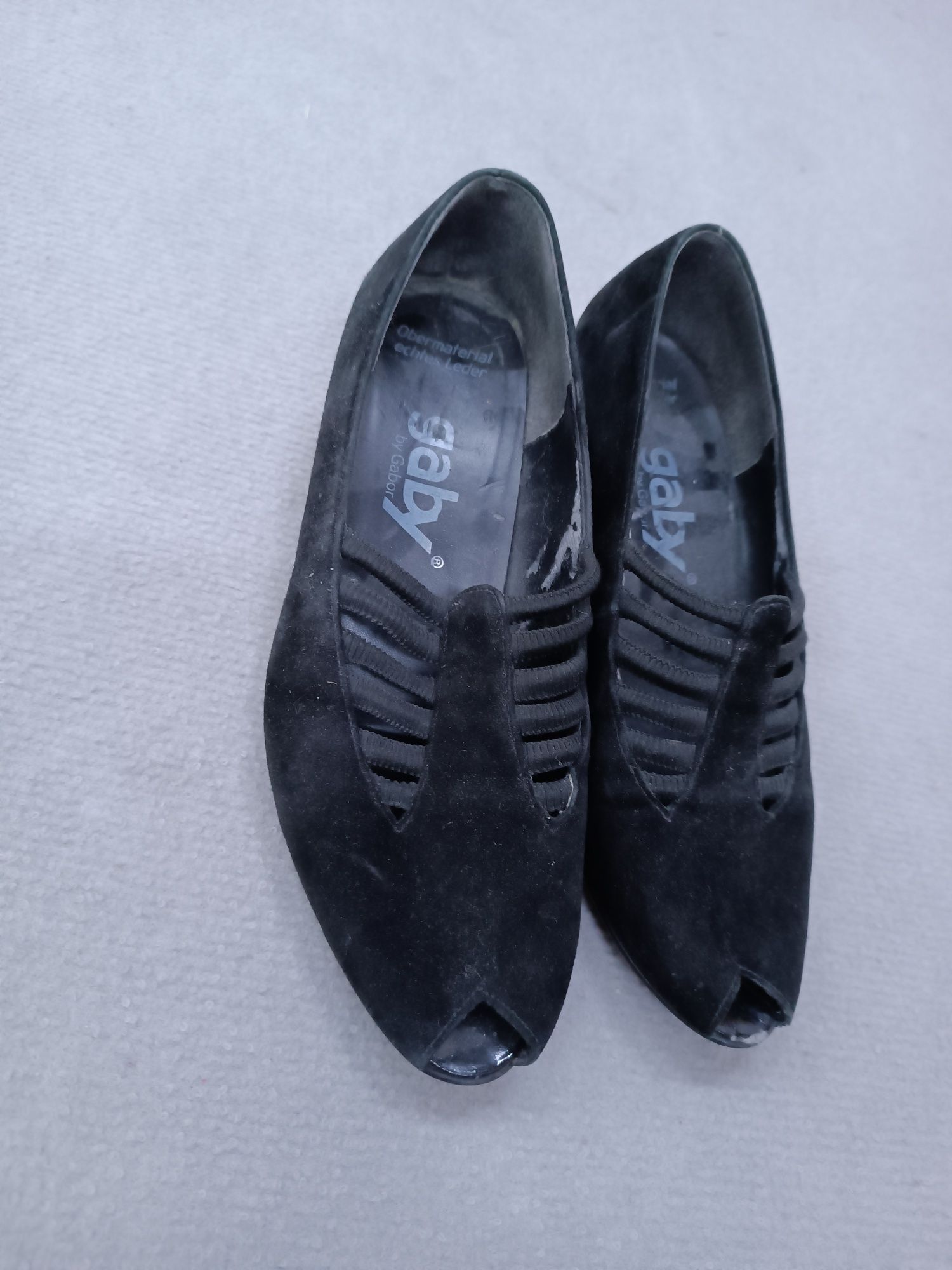 Czarne buty zamszowe 37 na niskim obcasie Gaby