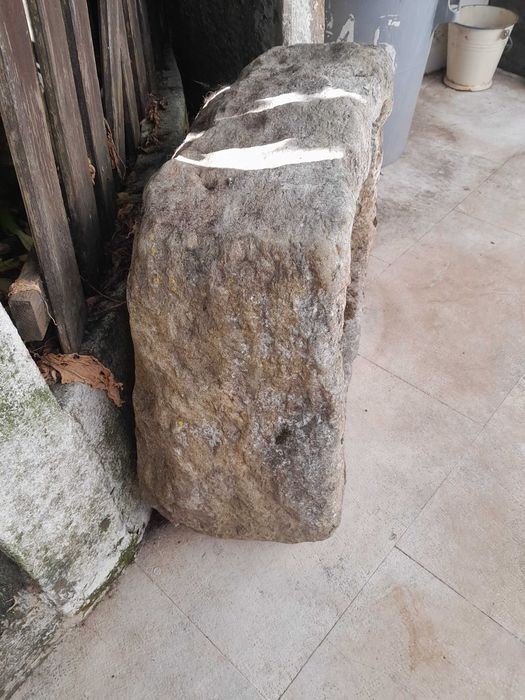 Pia de pedra / bebedouro de animais