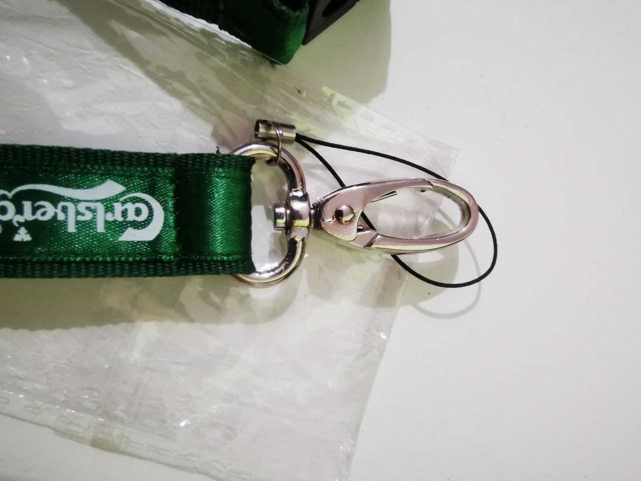 Fio porta chaves com abre carica Carlsberg