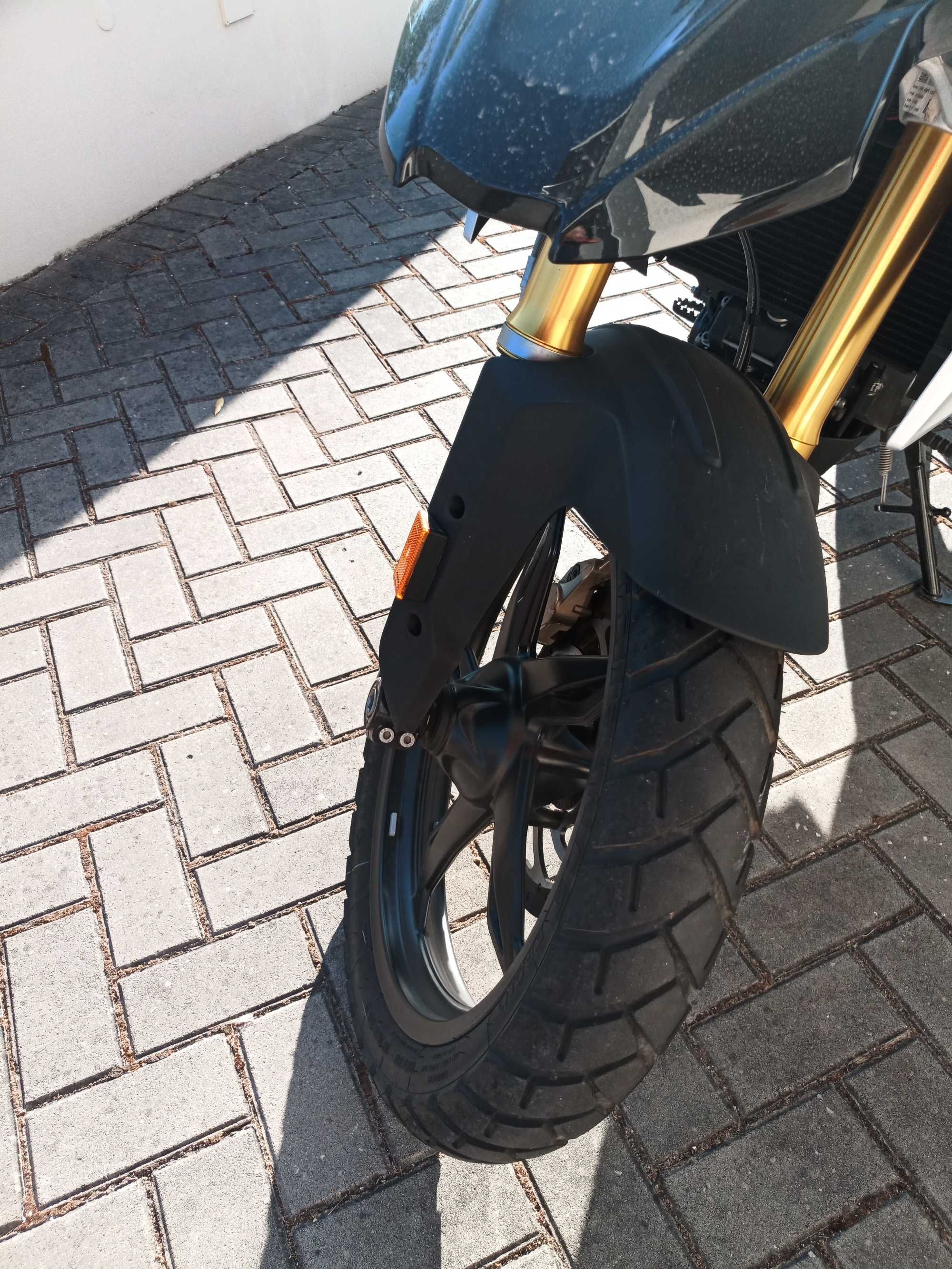 Vendo ou troco mota BMW GS 310 como nova por carrinha 4x4 KingCab