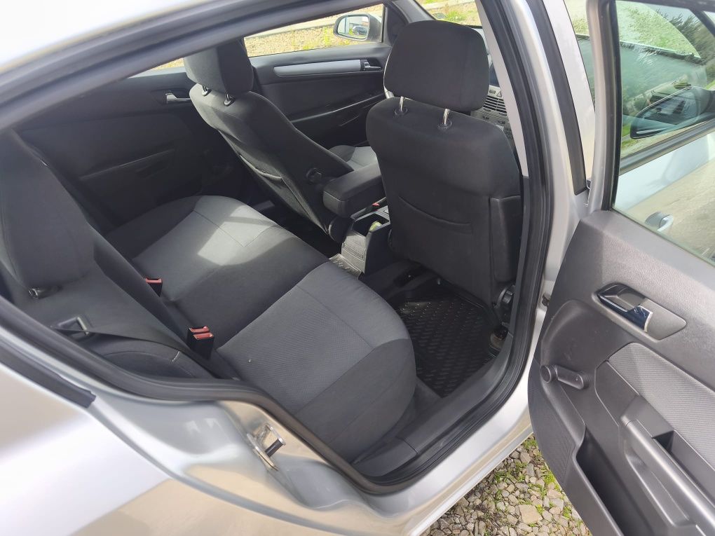 Opel Astra H 1.6 Twinport 5-drzwi