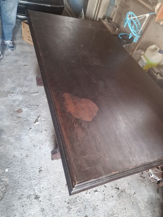 Mesa de madeira antiga com 8 cadeiras